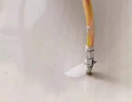 细河瓷砖空鼓维修公司专业解答在瓷砖铺贴过程中，如果使用的砂料过粗（如全部使用了粗砂），可能会导致以下问题